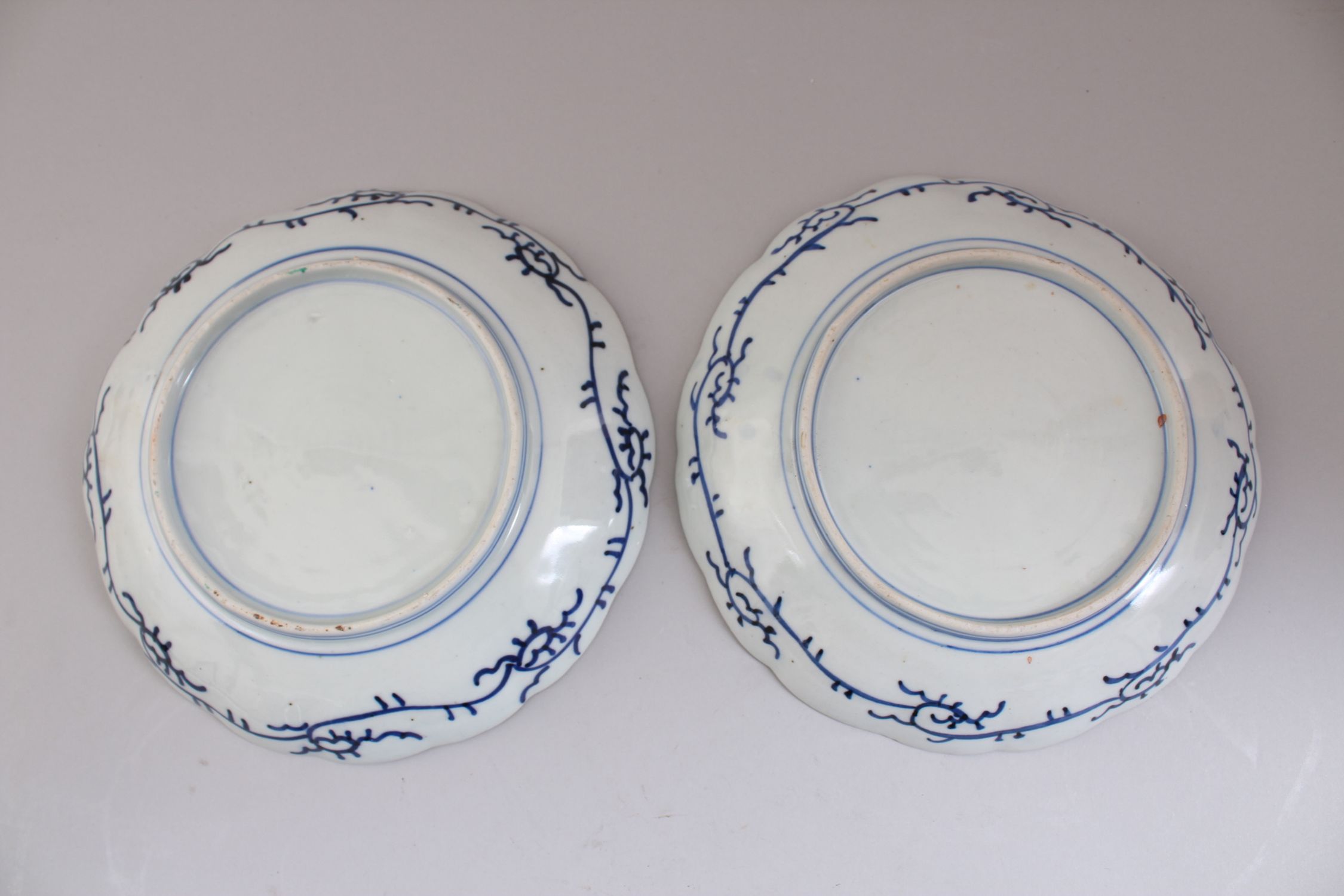 A PAIR OF 19TH CENTURY JAPANESE IMARI LOBED PORCELAIN PLATES, decorated with traditional imari - Image 2 of 2