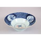 A CHINESE 19TH CENTURY BLUE & WHITE PROVINCIAL PORCELAIN DISH, with flared rim, 18.6cm diameter x