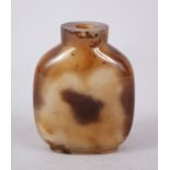 A 20TH CENTURY CHINESE AGATE SNUFF BOTTLE, missing its spoon and top, 5.6cm high x 4.3cm wide.