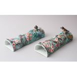 A PAIR OF CHINESE REPUBLICAN PERIOD YONGZHENG STYLE FAMILLE ROSE PORCELAIN CHOPSTICK HOLDERS,