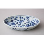 AN 18TH CENTURY CHINESE BLUE & WHITE PORCELAIN OVAL SHAPED DISH / PLATE, decorated with floral