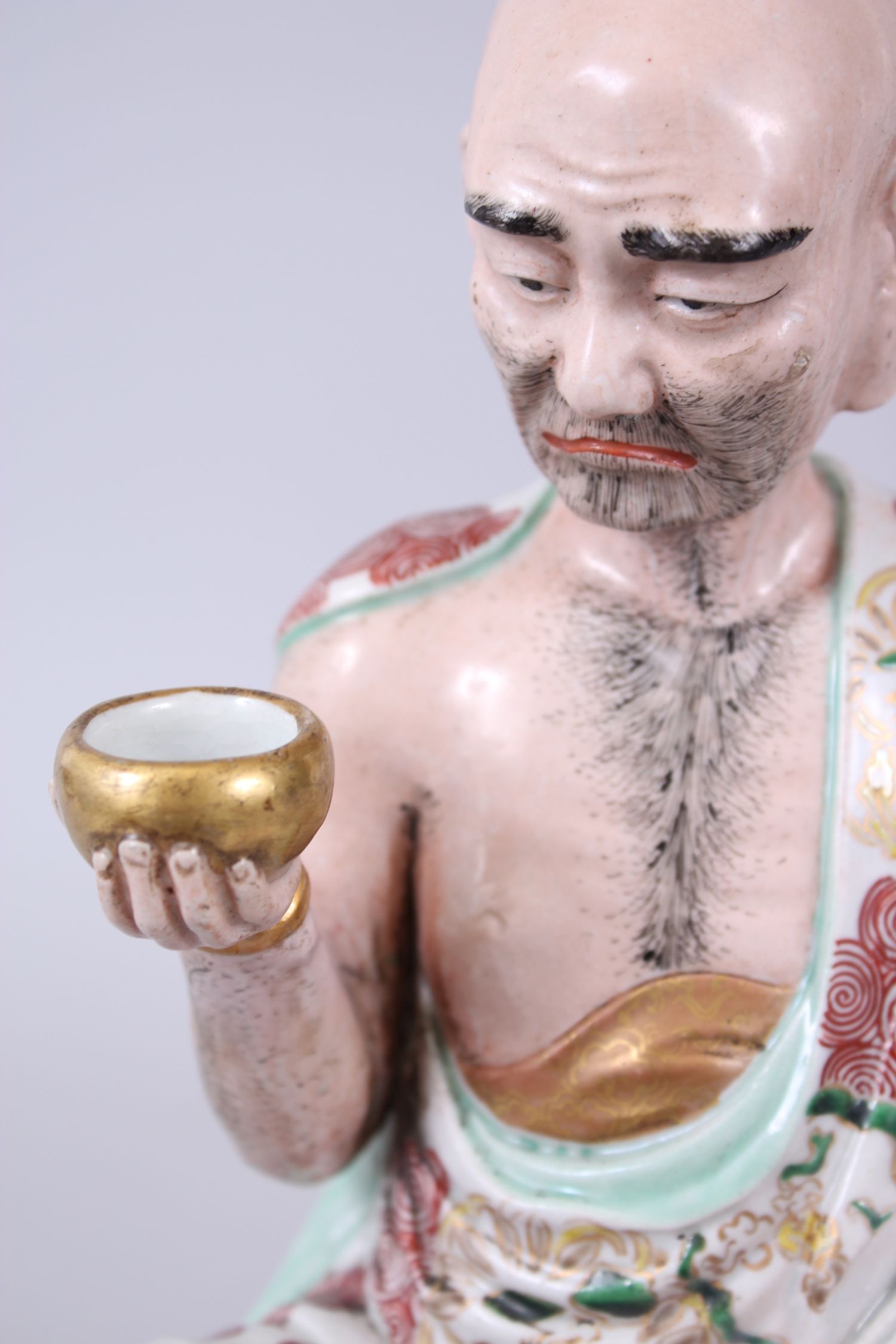 A GOOD JAPANESE KUTANI PORCELAIN MODEL OF AN ARHAT, the arhat with a low expression upon his face, - Image 5 of 8