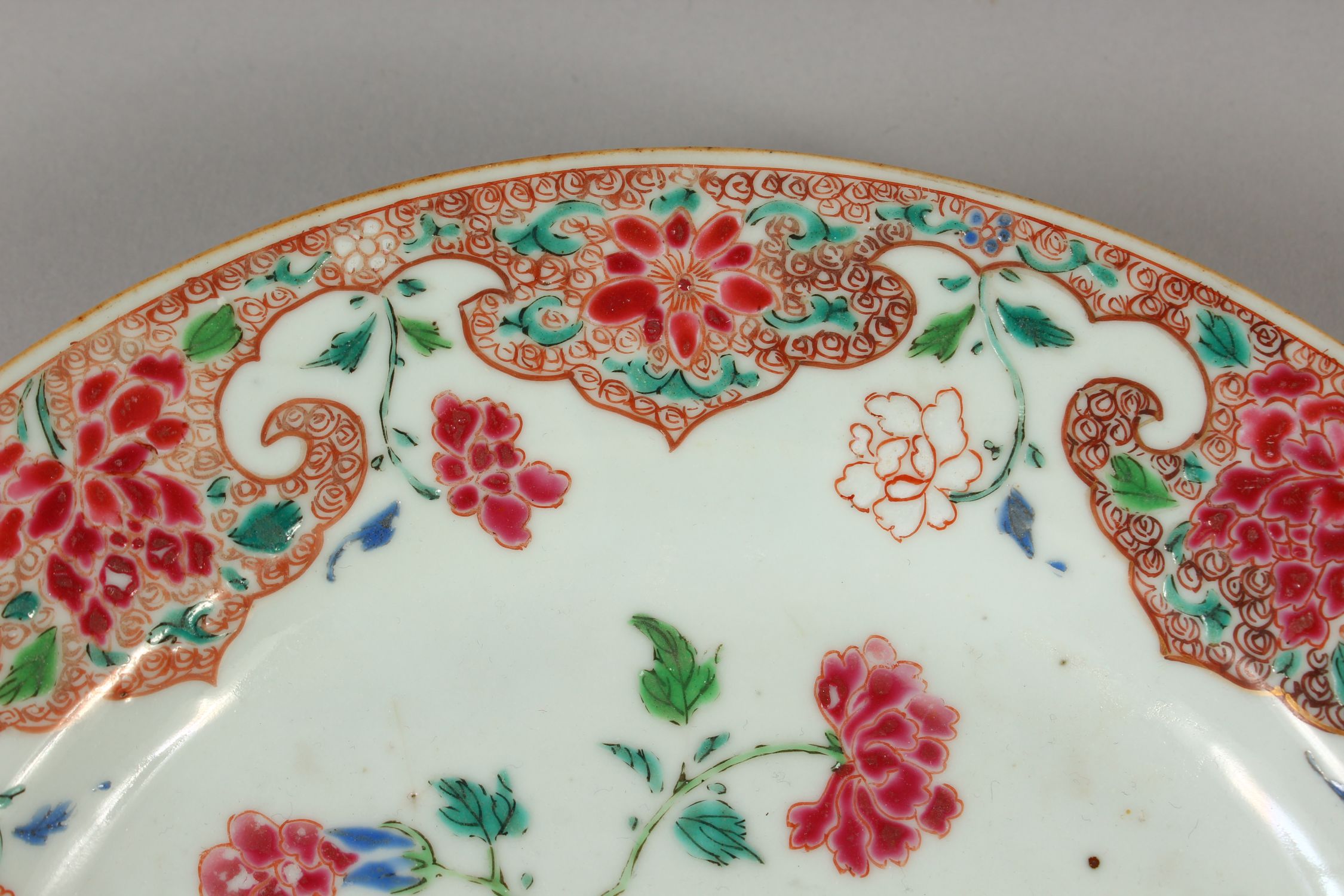 AN 18TH CENTURY CHINESE FAMILLE ROSE PORCELAIN PLATE, painted to its centre with peony and other - Image 3 of 4