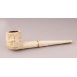 A FINE QUALITY JAPANESE CARVED IVORY PIPE IN ITS BOX, with a gold band on the stem, carved with a