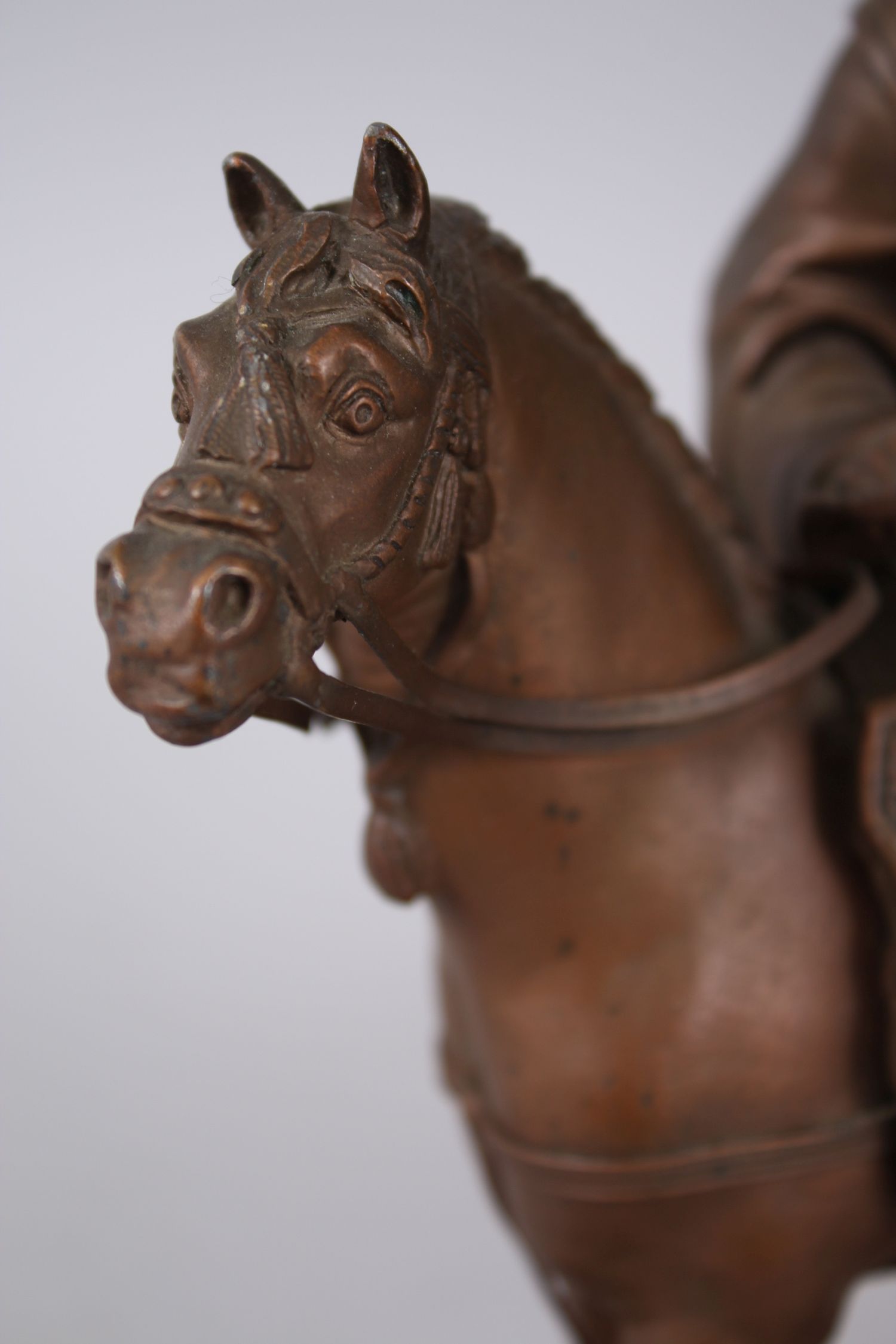 A GOOD BRONZE FIGURE OF A TURKISH MAN UPON HORSE, the figure seated sideways upon the horse - Image 5 of 8