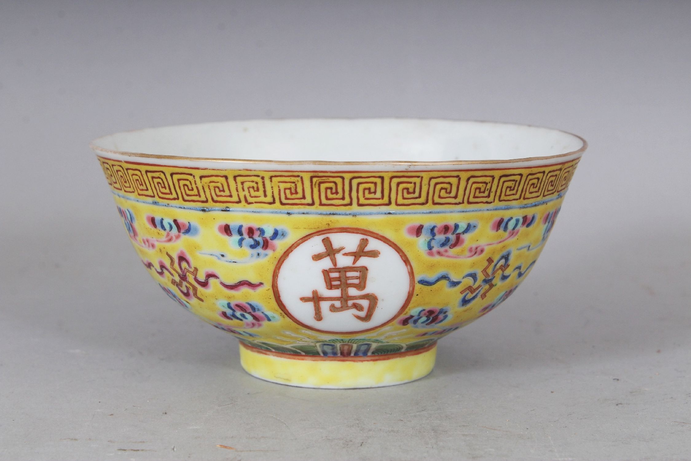 A GOOD QUALITY CHINESE GUANGXU MARK & PERIOD FAMILLE ROSE YELLOW GROUND PORCELAIN BOWL, the sides