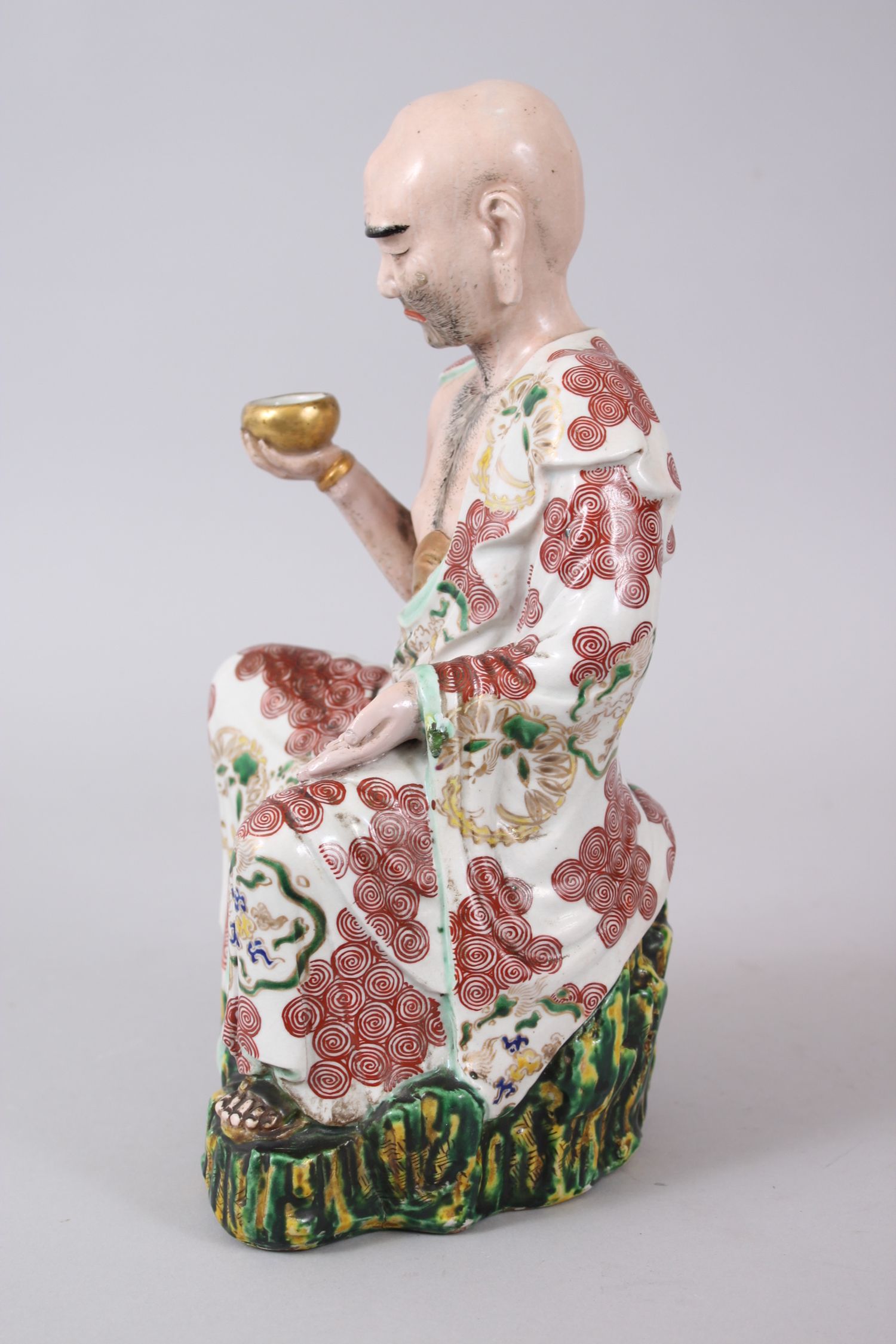 A GOOD JAPANESE KUTANI PORCELAIN MODEL OF AN ARHAT, the arhat with a low expression upon his face, - Image 4 of 8