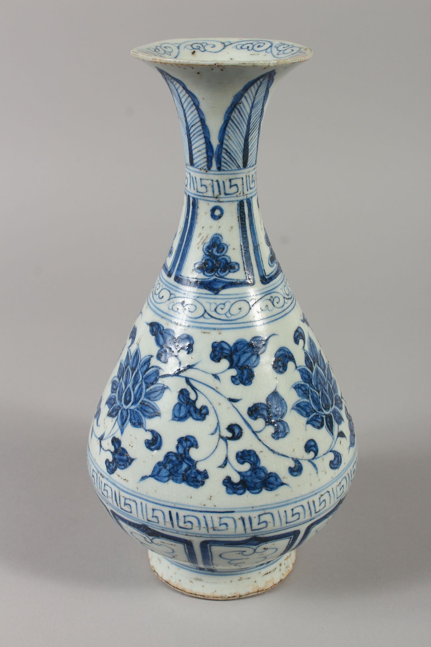 A CHINESE YUAN STYLE BLUE & WHITE YUHUCHUNPING PORCELAIN VASE, decorated with a wide band of - Image 4 of 6