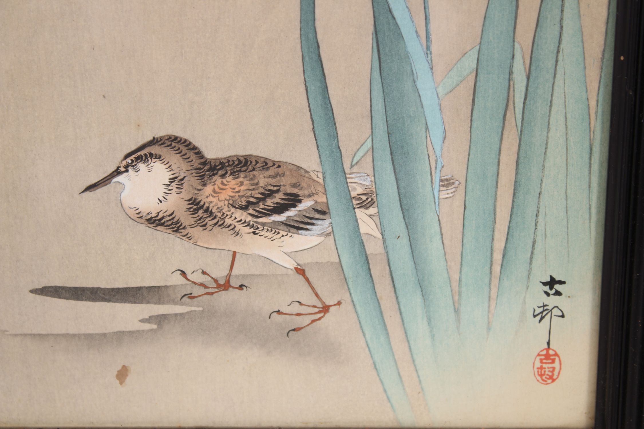A SET OF THREE 19TH / 20TH CENTURY JAPANESE FRAMED UKIYO-E / WOODCUT PRINTS, one depicting birds sat - Image 5 of 7