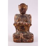 A GOOD 16TH /17TH CENTURY CHINESE / TIBETAN CARVED WOOD BUDDHA, seated in a meditating praying pose,