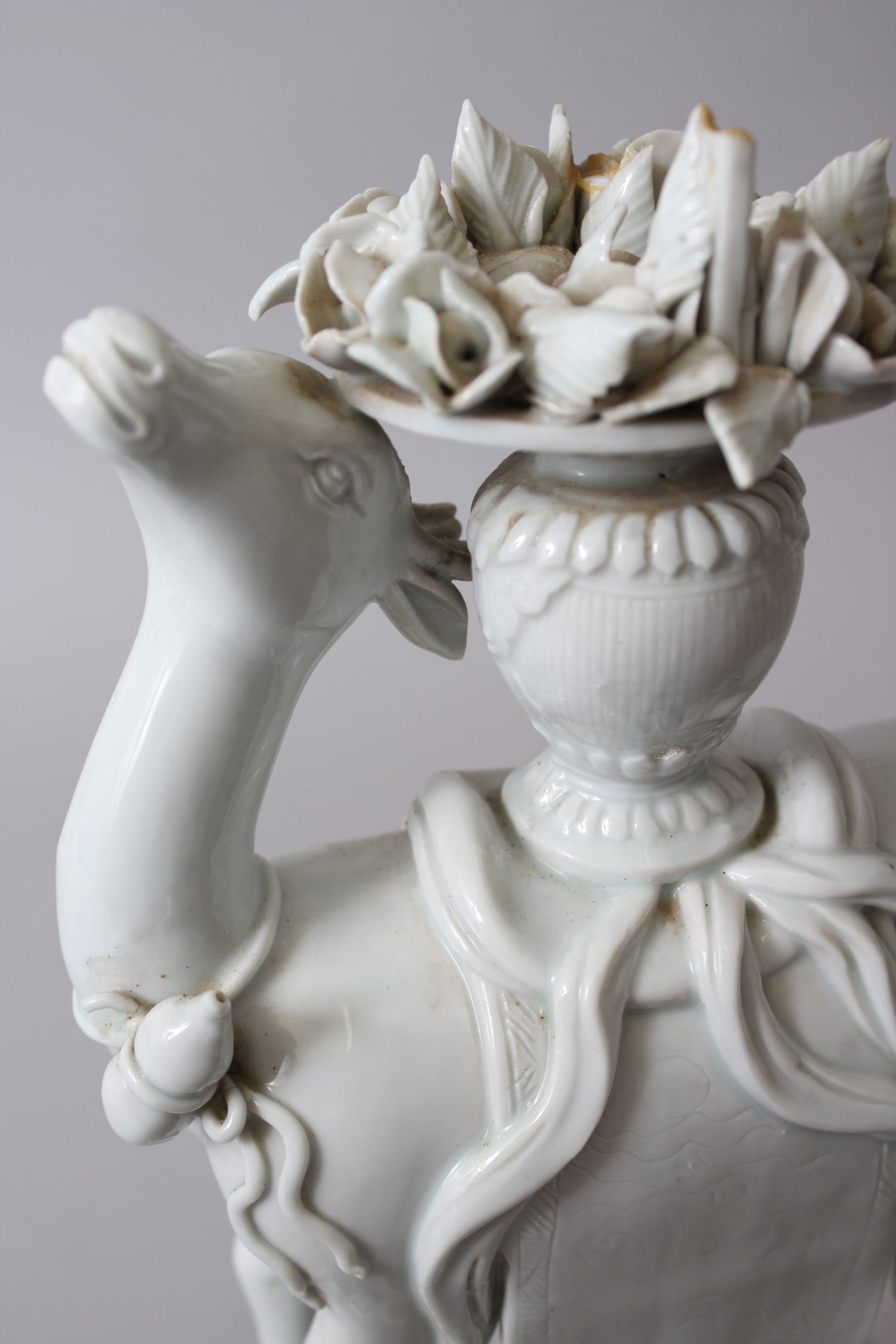 A GOOD 19TH CENTURY CHINESE CHINE DE BLANC PORCELAIN FIGURE OF A DEER, stood upon a rock formed base - Image 4 of 8