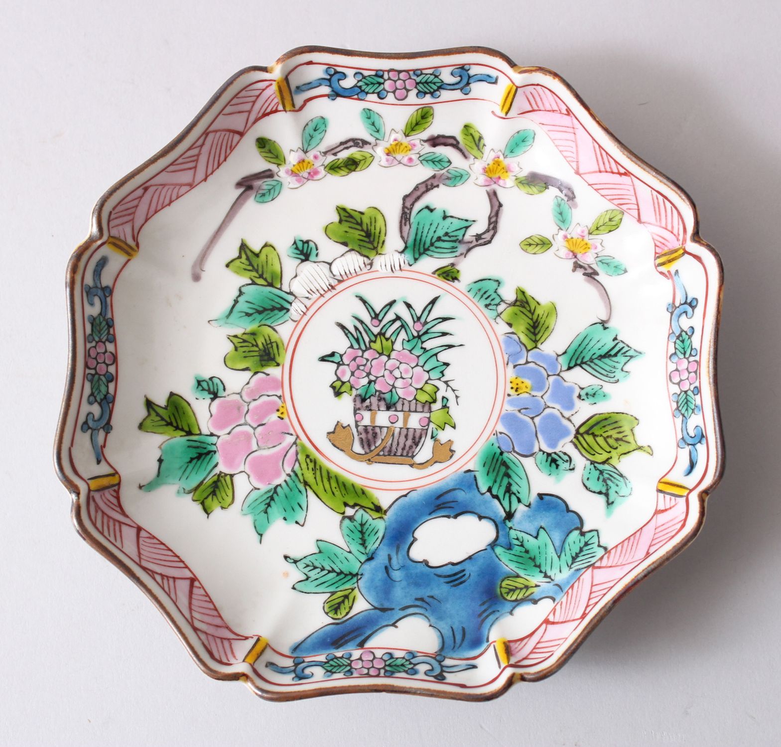 A 19TH CENTURY CHINESE FAMILLE ROSE SAUCER DISH, painted decoration to depict floral scenes , the