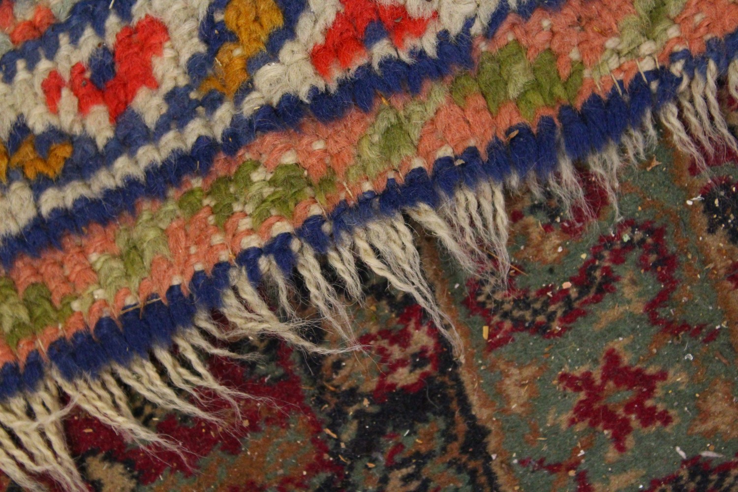A LARGE HERIZ CARPET, pale blue ground, salmon pink central motif in a confirming border (worn). 4. - Image 3 of 10