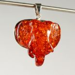A SILVER AND AMBER PENDANT.