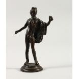 AFTER THE ANTIQUE, A SMALL BRONZE FIGURE. 10cms high.