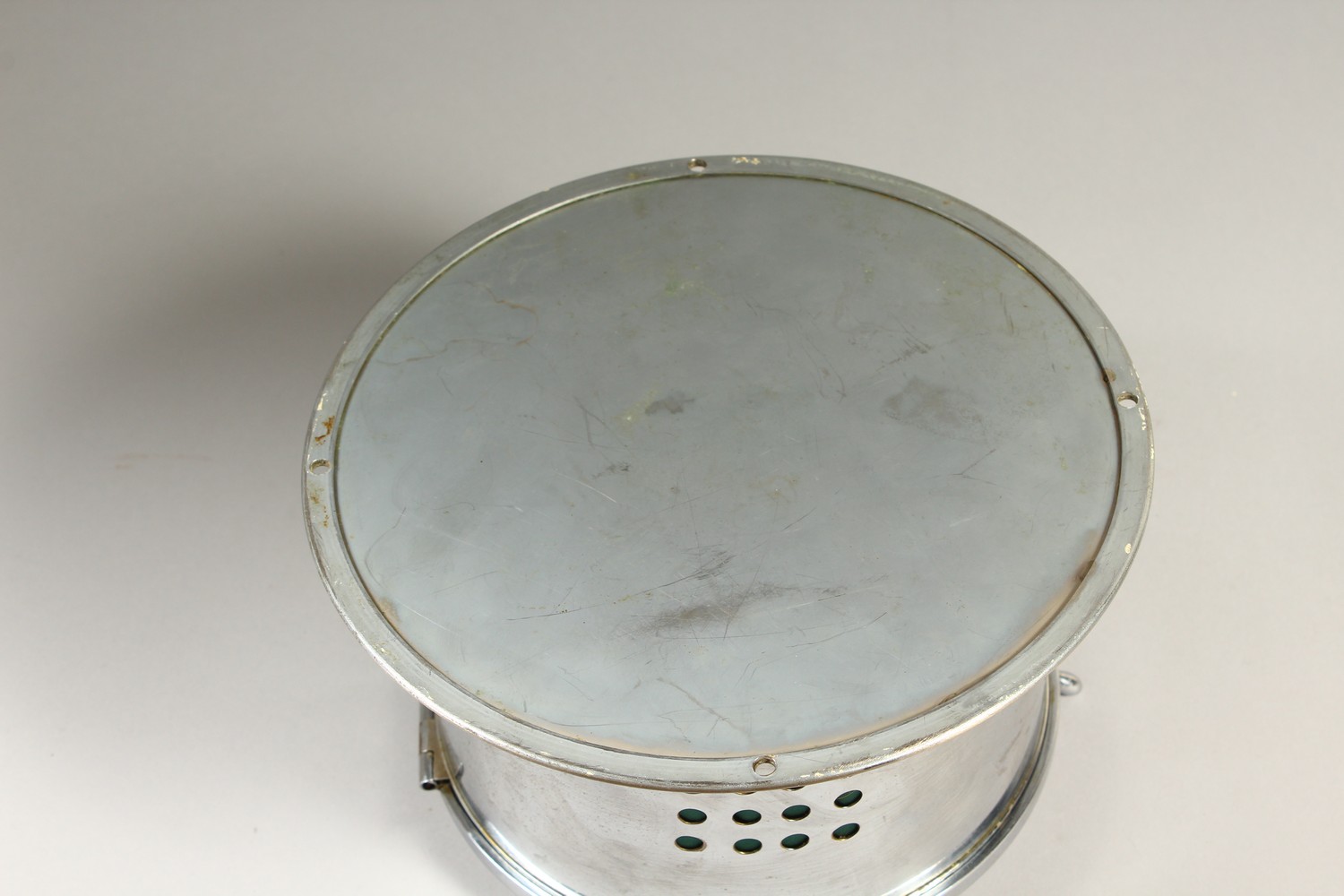 AN EARLY 20TH CENTURY NICKEL PLATED CIRCULAR WALL CLOCK, chiming on the hour, cream enamel dial with - Image 8 of 8