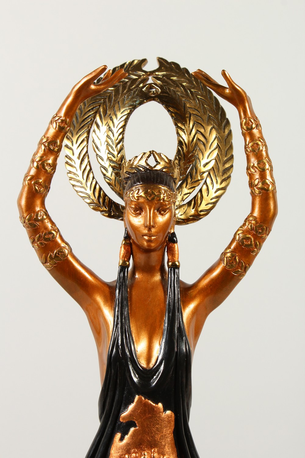 CHALK AND VERMILLION AND SEVENARTS. A SUPERB BRONZE AND AND GILT BRONZE STANDING FEMALE FIGURE, - Image 2 of 6