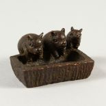 A JAPANESE BRONZE MODEL OF THREE PIGS. 5cms wide.