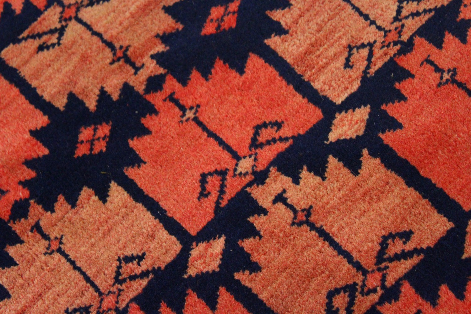 A PERSIAN RUG, dark blue ground, geometric motifs in a multiple border. 195cms x 110cms. - Image 4 of 8