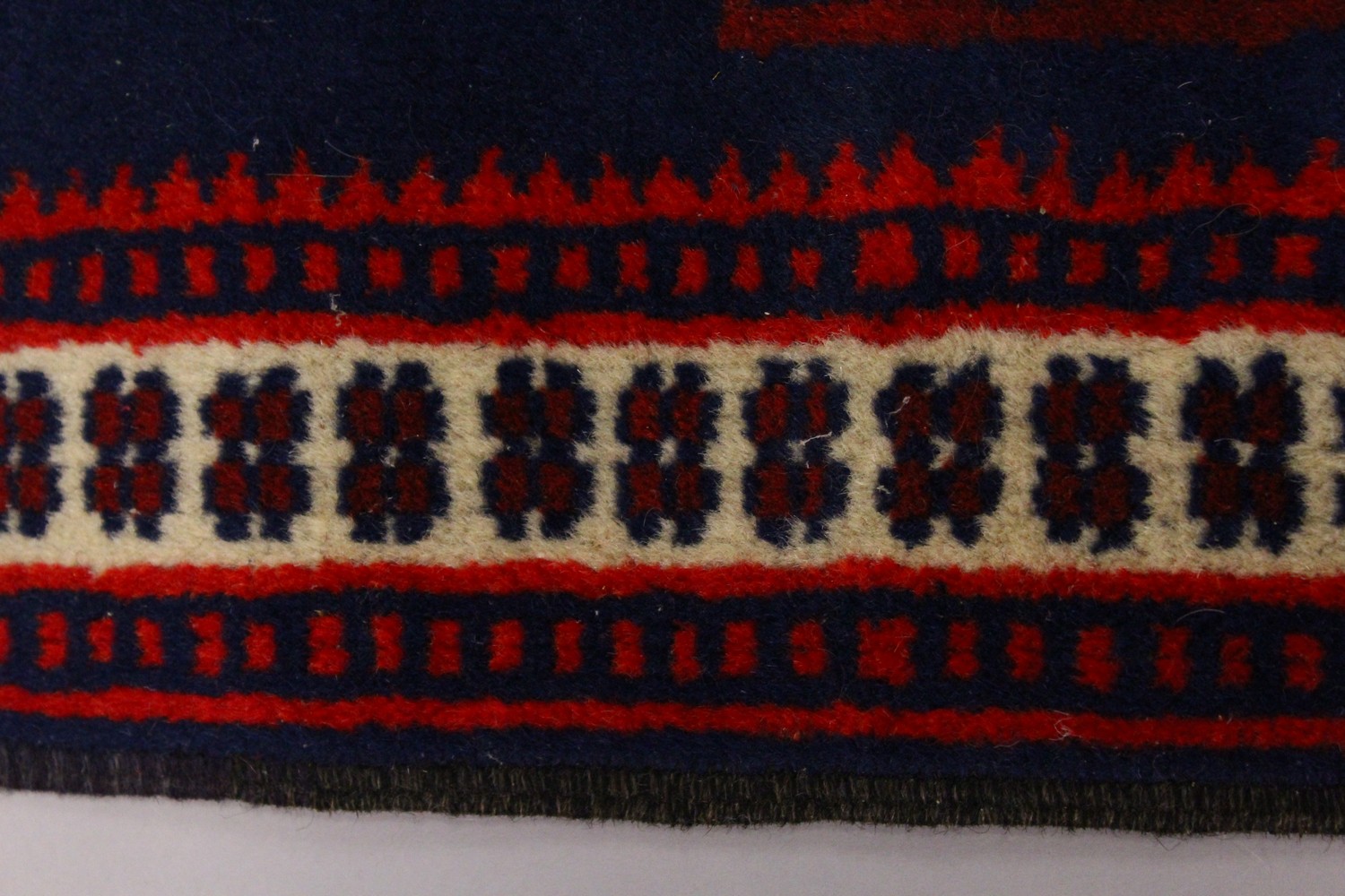 A SMALL PERSIAN RUG, dark blue ground with stylized decoration. 125cms x 75cms. - Image 2 of 7