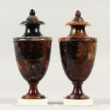 A SUPERB PAIR OF REGENCY BLUE JOHN URNS on white marble bases. 22cms high.