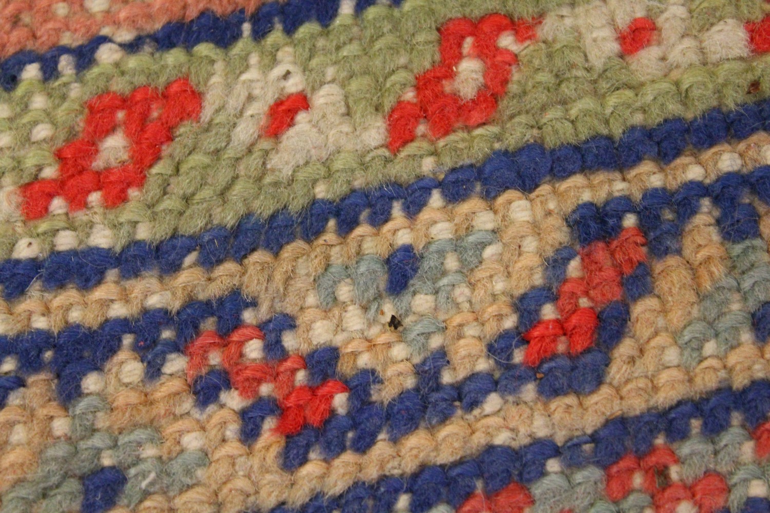 A LARGE HERIZ CARPET, pale blue ground, salmon pink central motif in a confirming border (worn). 4. - Image 4 of 10