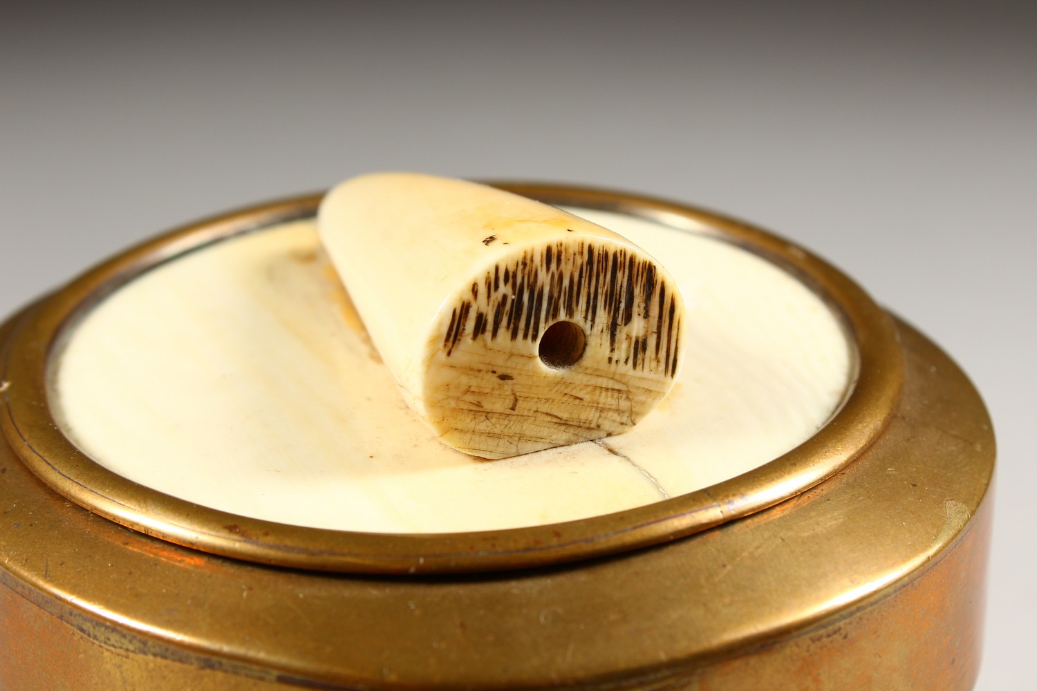 AN IVORY TUSK VASE AND LID with brass band. 4ins high. - Image 4 of 6