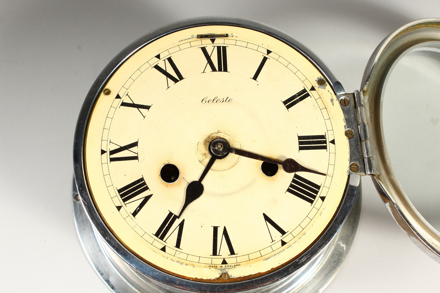 AN EARLY 20TH CENTURY NICKEL PLATED CIRCULAR WALL CLOCK, chiming on the hour, cream enamel dial with - Image 3 of 8