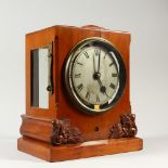 AN UNUSUAL LATE 19TH CENTURY / EARLY 20TH CENTURY MAHOGANY CASED MANTLE CLOCK, with fusee movement