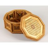 A NAPOLEONIC PRISONER OF WAR OCTAGONAL STRAW WORK BOX AND LID. 28cms wide x 14cms high.