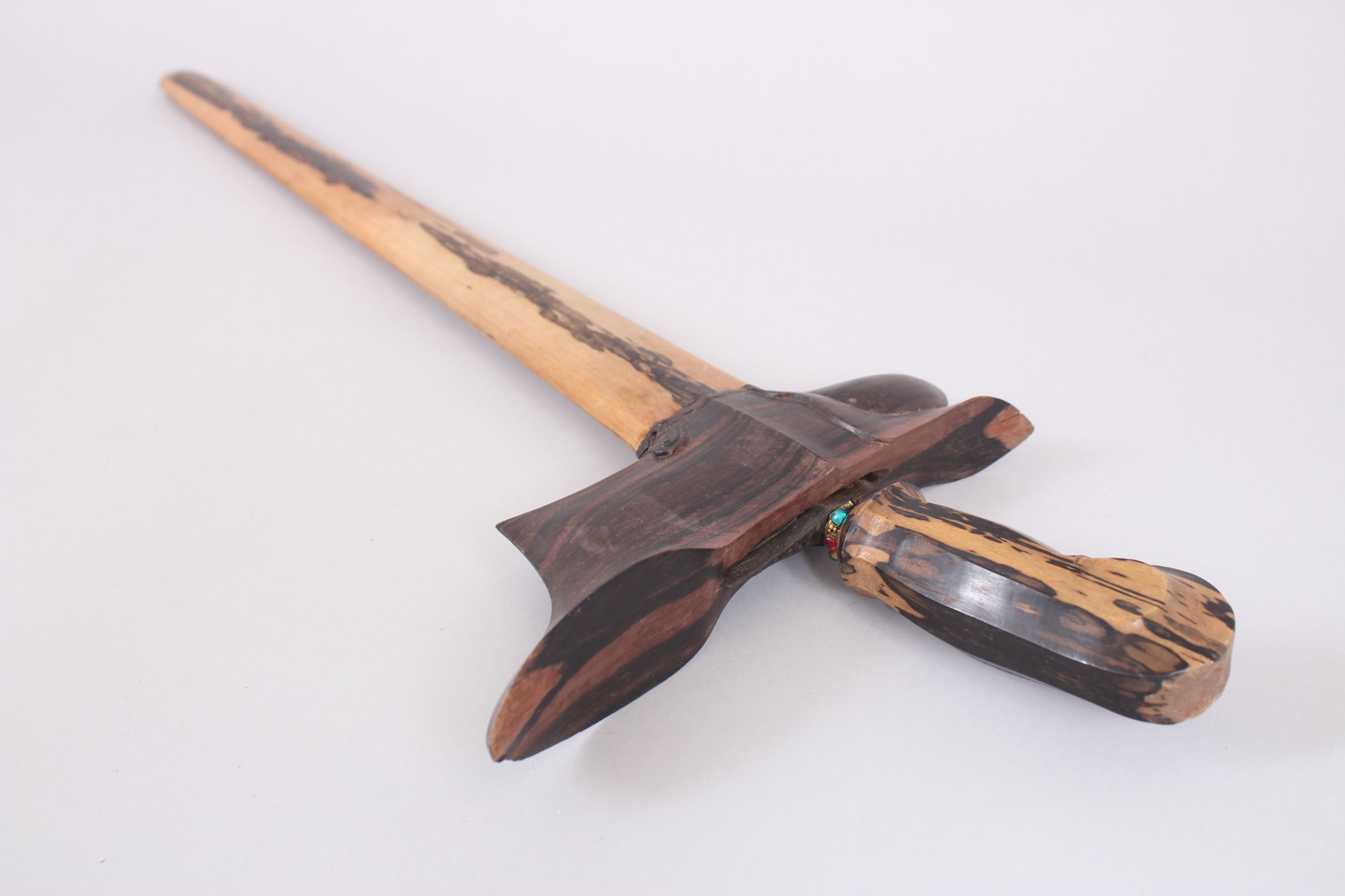 AN INDONISIAN KRIS with wooden sheath, 67cm long. - Image 6 of 6