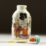 A 19TH CENTURY CHINESE FAMILLE ROSE PORCELAIN SNUFF BOTTLE, decorated with scenes of figures