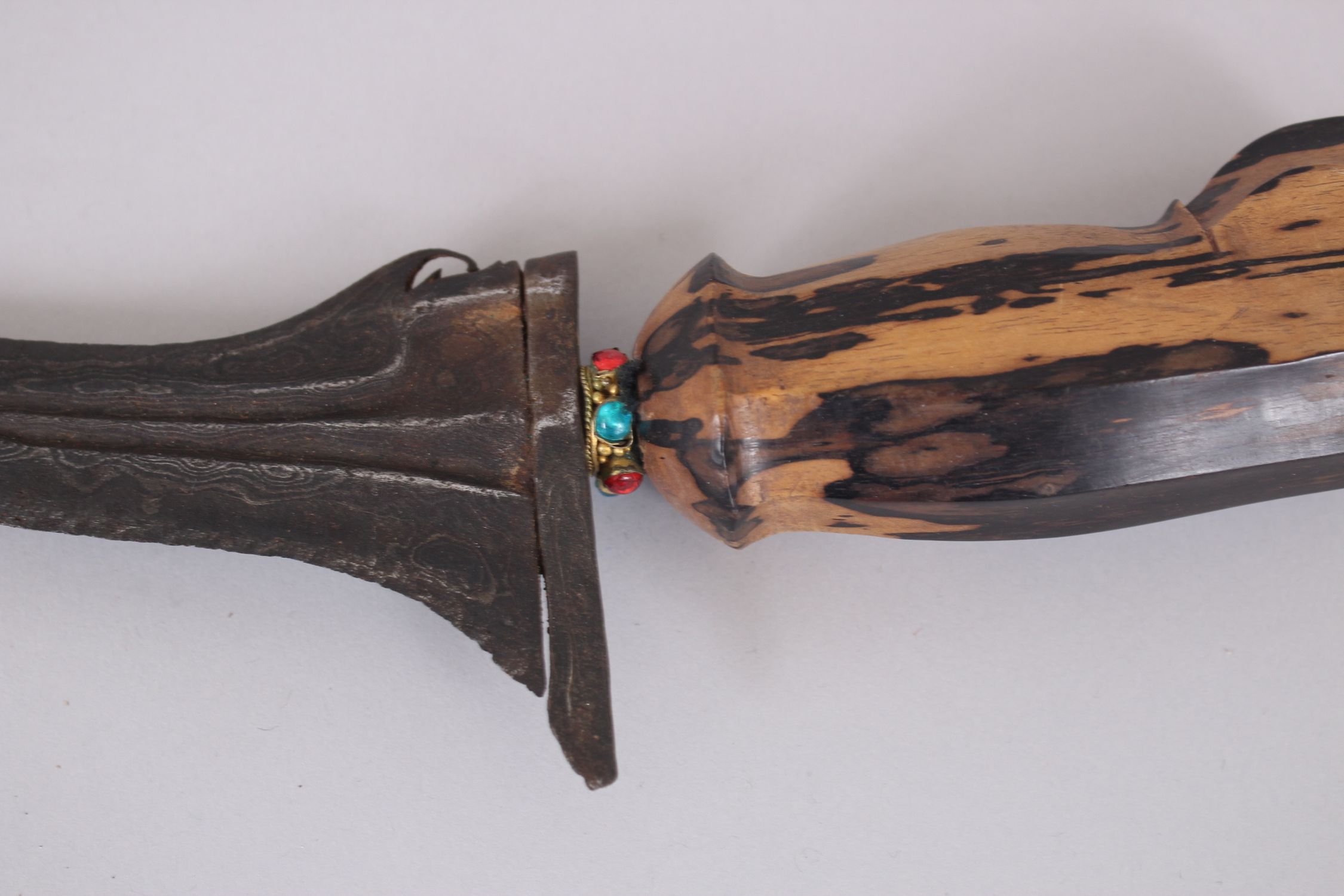 AN INDONISIAN KRIS with wooden sheath, 67cm long. - Image 3 of 6