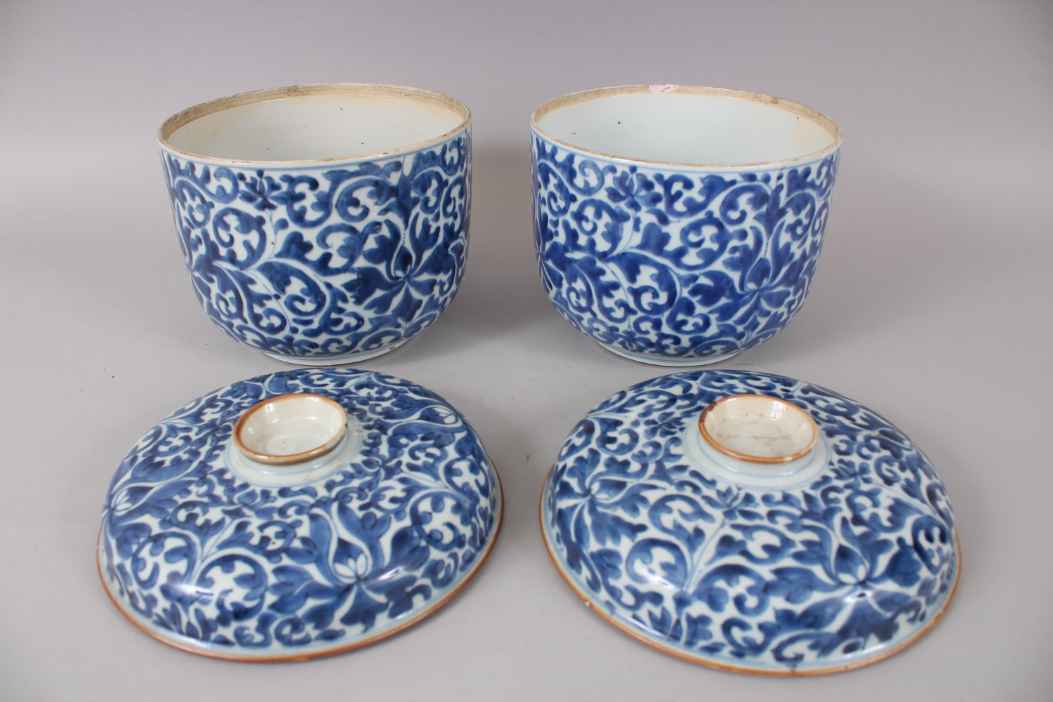 A GOOD PAIR OF QIANLONG CHINESE BLUE AND WHITE PORCELAIN BOWLS & COVERS, the decoration of formal - Image 2 of 3