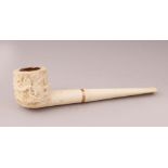 A FINE QUALITY JAPANESE CARVED IVORY PIPE IN ITS BOX, with a gold band on the stem, carved with a