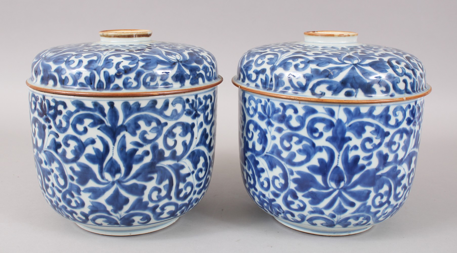 A GOOD PAIR OF QIANLONG CHINESE BLUE AND WHITE PORCELAIN BOWLS & COVERS, the decoration of formal