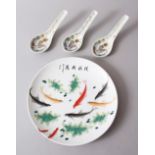 A GOOD CHINESE FAMILLE ROSE PORCELAIN PLATE & THREE FAMILLE ROSE PORCELAIN SPOONS, the plate