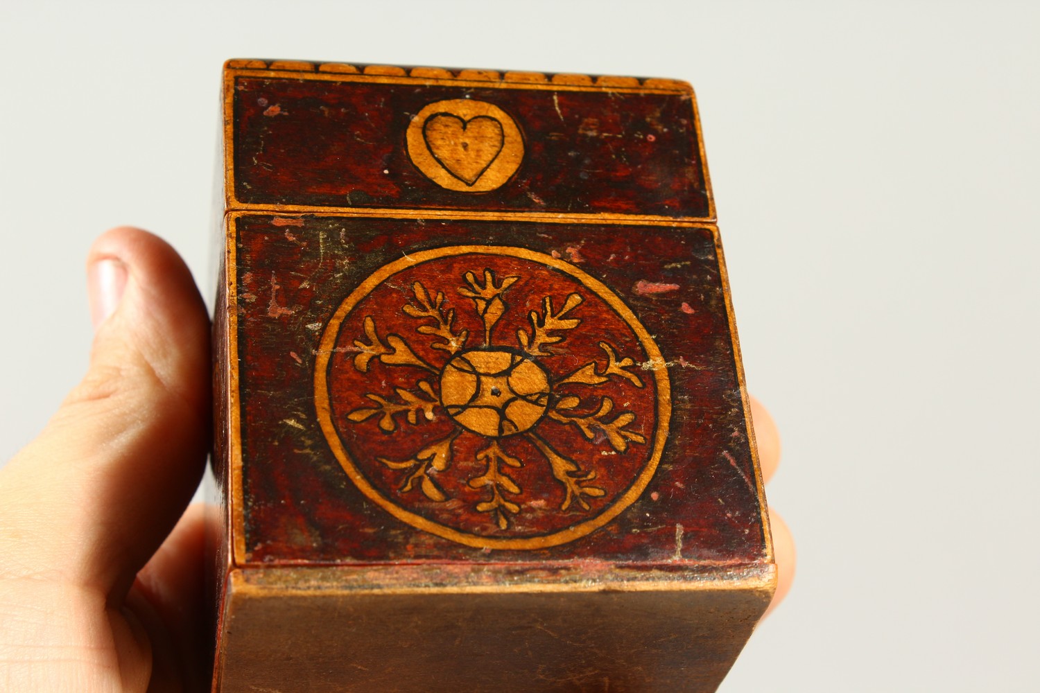 AN INLAID WOODEN SQUARE CARD BOX. - Image 6 of 8