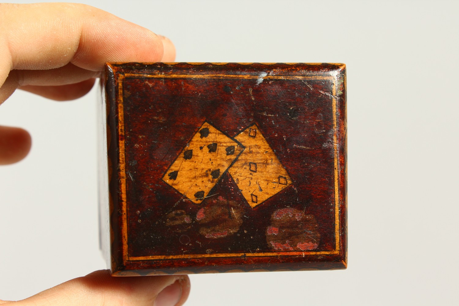 AN INLAID WOODEN SQUARE CARD BOX. - Image 2 of 8