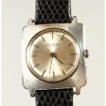 A LADIES UNIVERSAL DRESS WATCH.