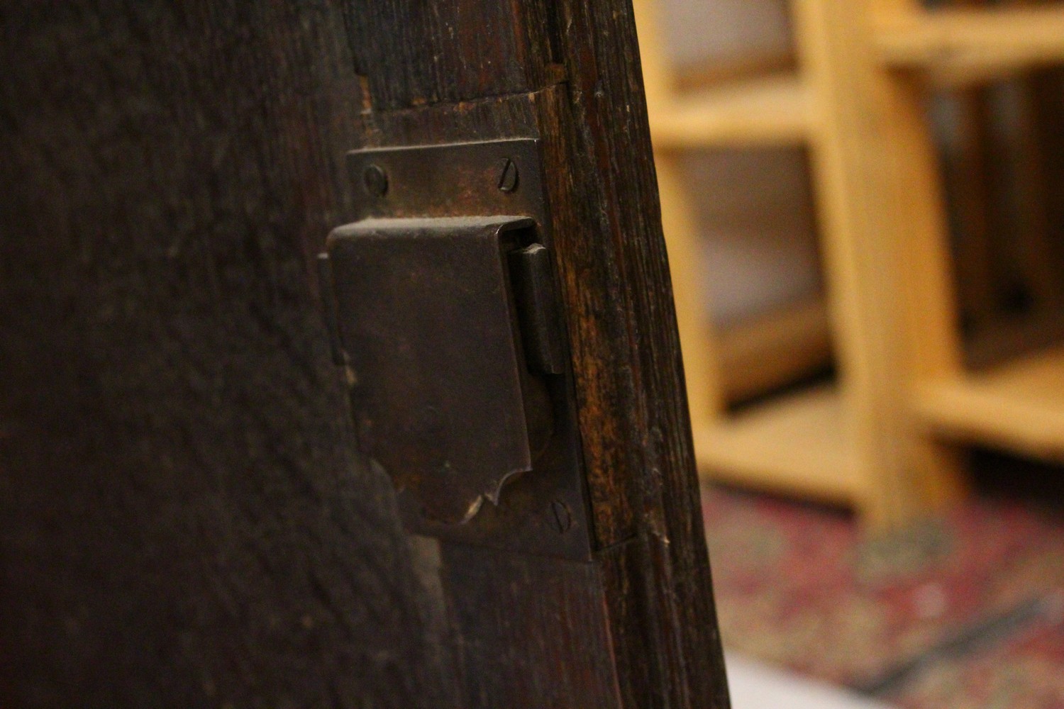 A 19TH CENTURY OAK HANGING CORNER CUPBOARD, with a pair of panelled doors enclosing three shelves. - Image 5 of 8