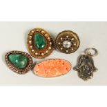 AN ISLAMIC RING AND FOUR BROOCHES.