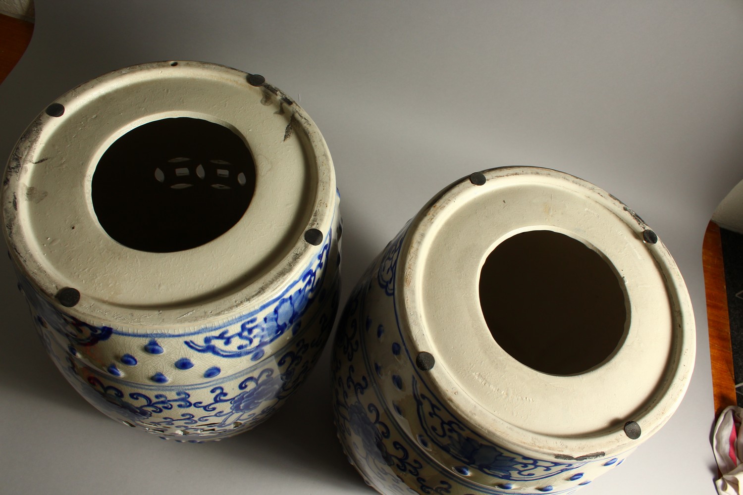 A PAIR OF BLACK AND WHITE BARREL SHAPE SEATS. 45cms high. - Image 5 of 5