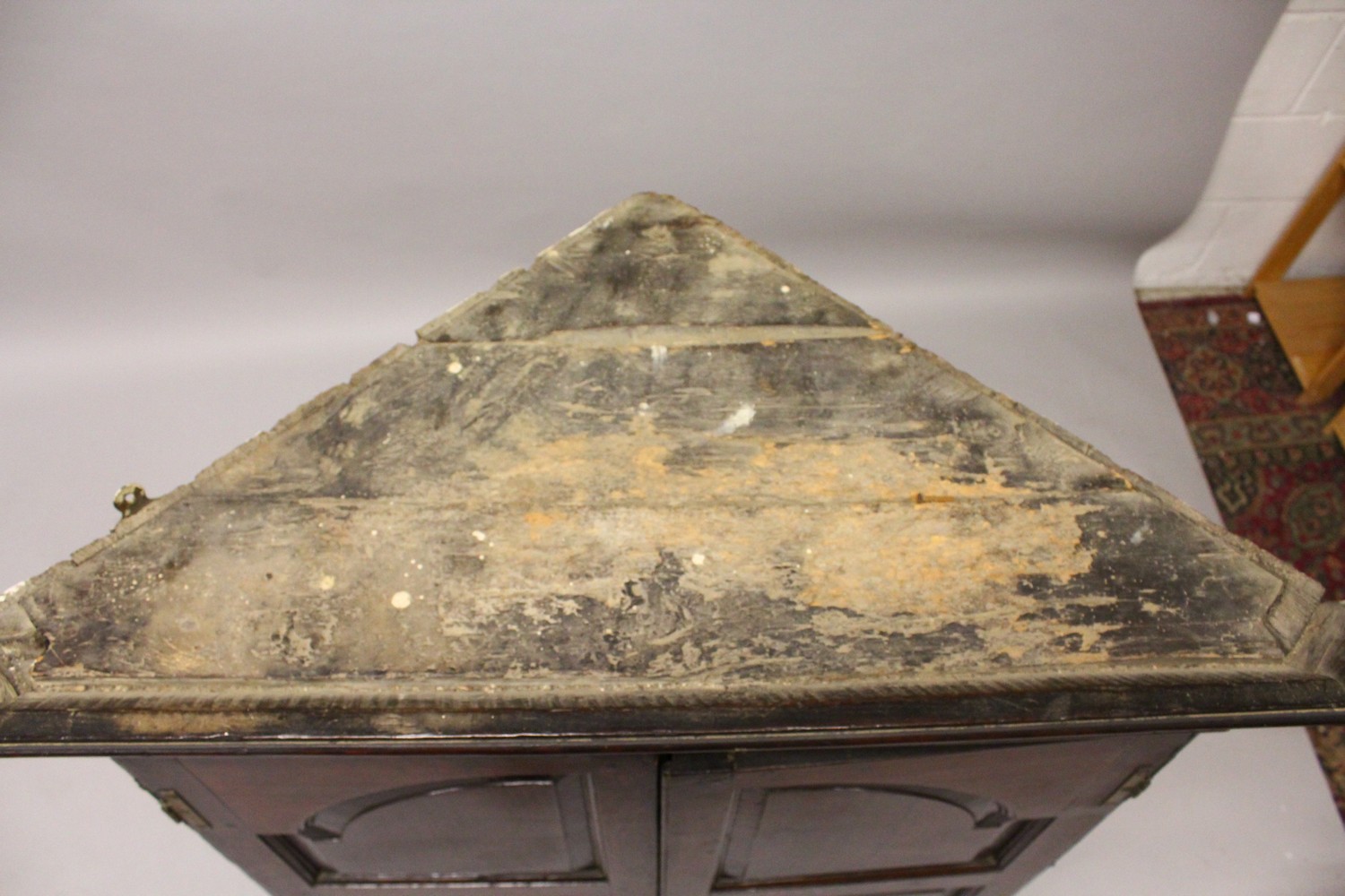 A 19TH CENTURY OAK HANGING CORNER CUPBOARD, with a pair of panelled doors enclosing three shelves. - Image 2 of 8