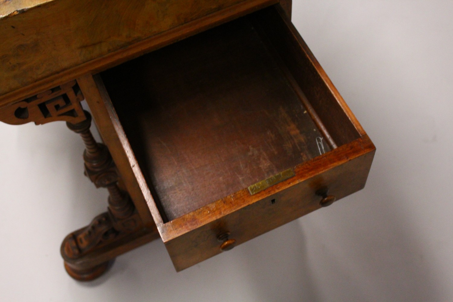 A GOOD VICTORIAN FIGURED WALNUT PIANO TOP DAVENPORT, with rising top, pull out writing surface, four - Image 18 of 35