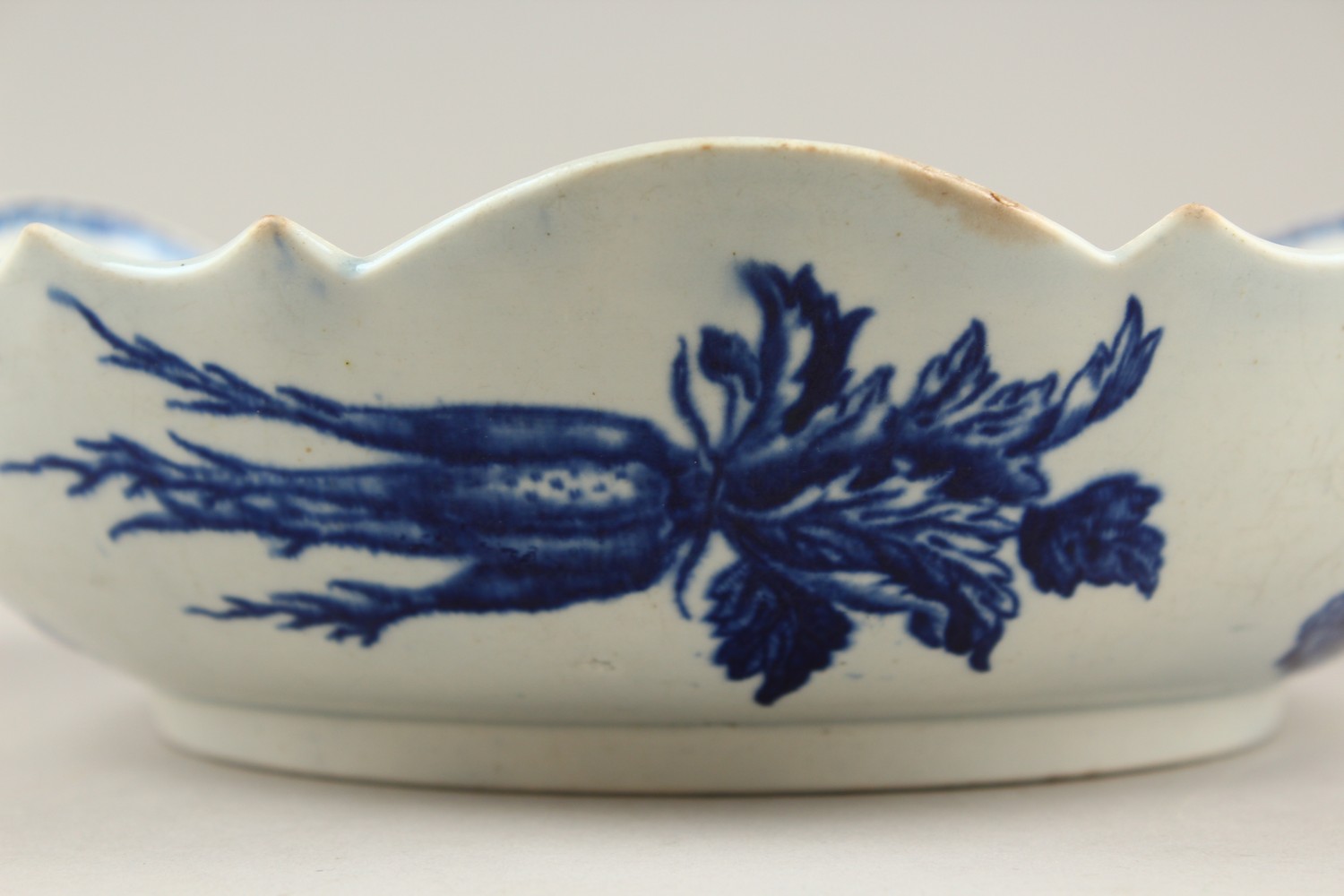 AN 18TH CENTURY WORCESTER BLUE AND WHITE JUNKET BOWL, painted with fruit and shells in relief. - Image 9 of 17