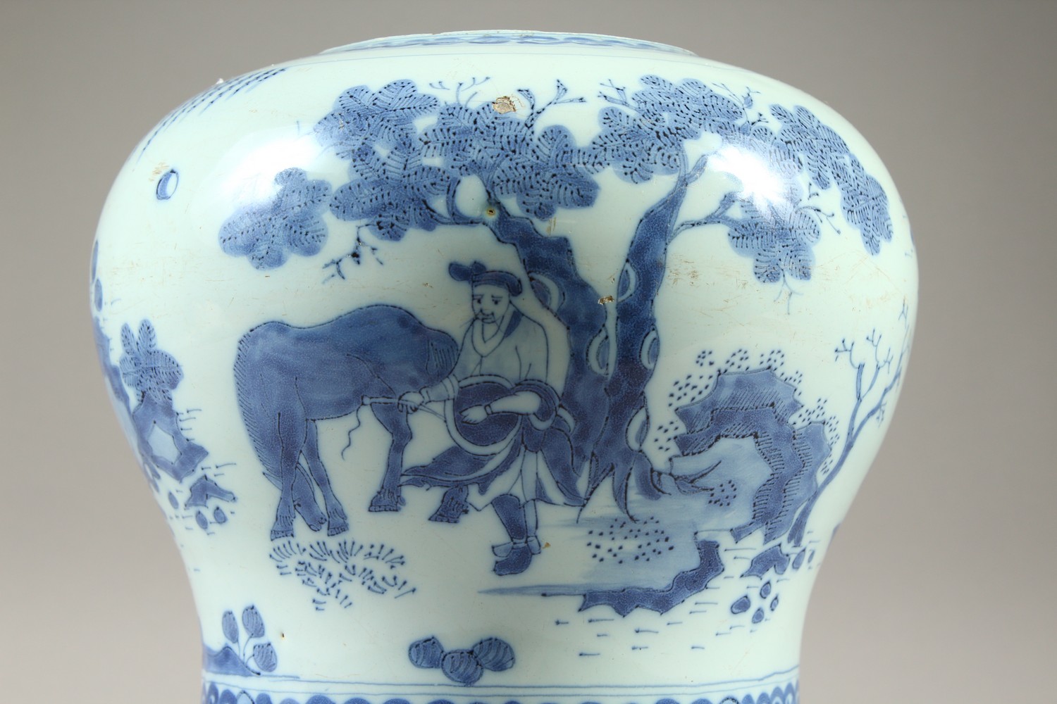 AN 18TH CENTURY DELFT WARE TIN GLAZE BALUSTER SHAPE VASE, decorated in the Chinese taste (faults). - Image 2 of 10