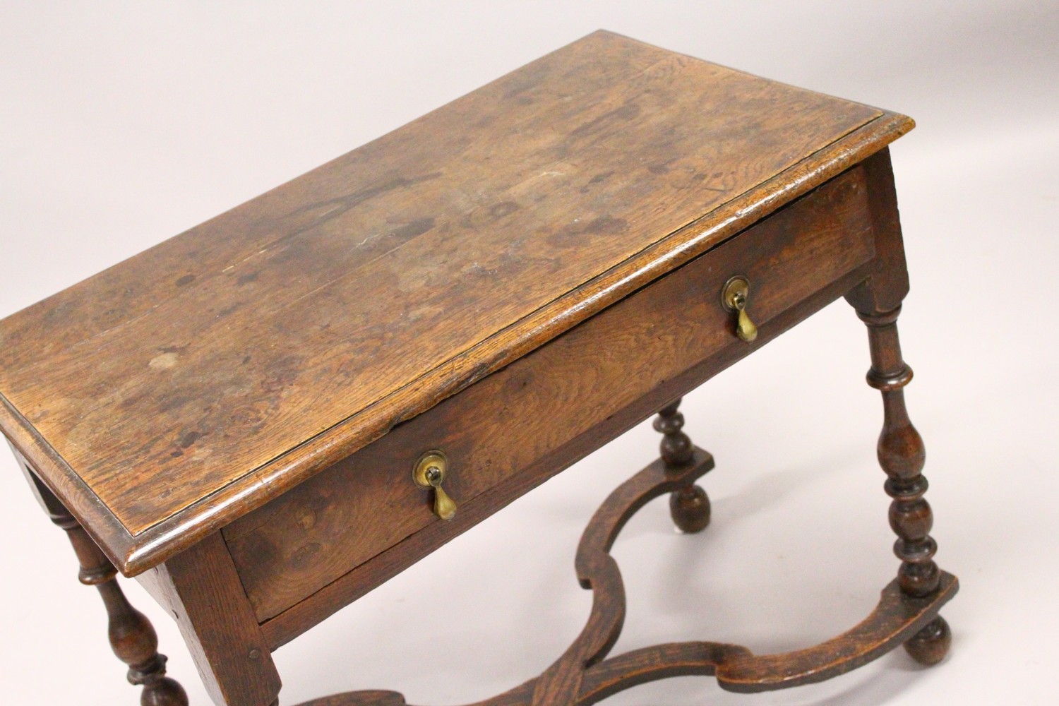 AN 18TH CENTURY OAK SIDE TABLE, with one long drawer, on turned legs united by an "X" shape - Image 2 of 14