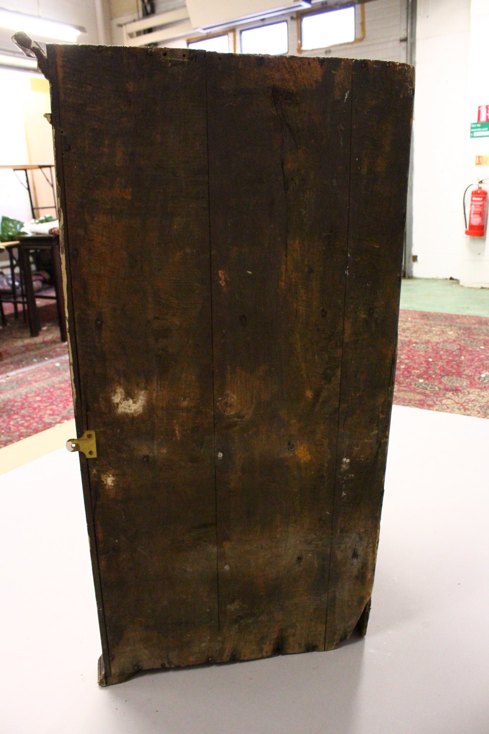 A 19TH CENTURY OAK HANGING CORNER CUPBOARD, with a pair of panelled doors enclosing three shelves. - Image 8 of 8