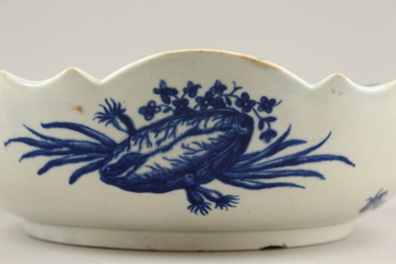 AN 18TH CENTURY WORCESTER BLUE AND WHITE JUNKET BOWL, painted with fruit and shells in relief. - Image 7 of 17